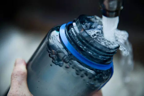 Bouteille d'eau liquide transparente en plastique sans Bpa de 1000 ml avec échelle pour les sports de plein air
