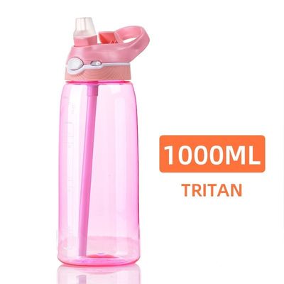 Restez hydraté avec cette bouteille d'eau sans BPA de 1 litre, en plastique Tritan et paille incluse.