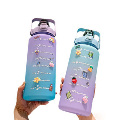 Bouteille de boisson de Tritan de 2000 ml avec couvercle Bouteille d'eau de fitness réutilisable pour logo personnalisé