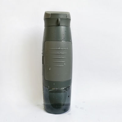 Logo personnalisé 750 ml Bouteille d'eau de sport minimaliste en plastique avec couvercle pour les activités de plein air