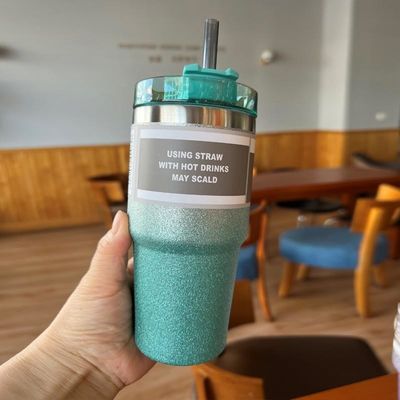 Couleur personnalisée 20 oz / 30 oz étui d'eau isolée en acier inoxydable avec paille pour le fitness