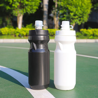 Style de conception minimaliste, plastique sans BPA pour les sports, bouteille d'eau pressée pour la course cycliste