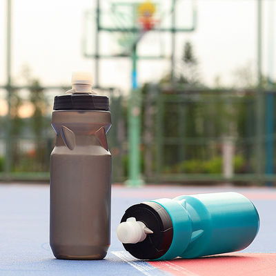 Style de conception minimaliste, plastique sans BPA pour les sports, bouteille d'eau pressée pour la course cycliste