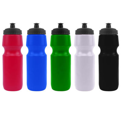 Bouteille d'eau de sport en plastique en PE équipée de 700 ml avec couverture de poussière pour vélo à vélo