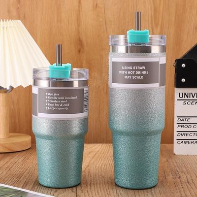Coupe d'eau isolée en acier inoxydable de 30 oz avec paille pour les voyages et les modes de vie actifs