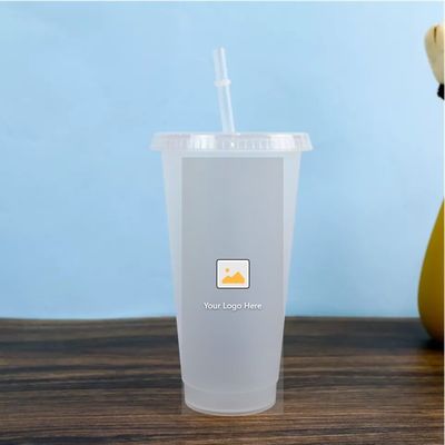 710 ml bouteille d'eau claire 24 oz Tumblers en plastique avec couvercle et paille pour l' occasion de la fête