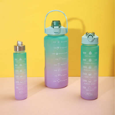 Bouteille de paille en plastique sur mesure de 3 en 1 de 2000 ml, 900 ml et 300 ml, avec horodatage pour gym et sport