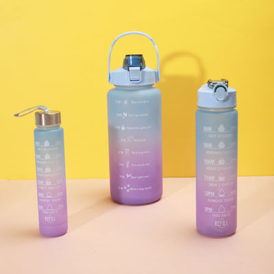 Bouteille de paille en plastique sur mesure de 3 en 1 de 2000 ml, 900 ml et 300 ml, avec horodatage pour gym et sport