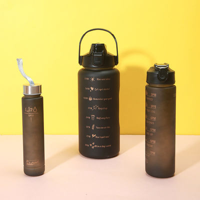 Bouteille de paille en plastique sur mesure de 3 en 1 de 2000 ml, 900 ml et 300 ml, avec horodatage pour gym et sport