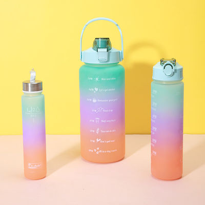 Bouteille de paille en plastique sur mesure de 3 en 1 de 2000 ml, 900 ml et 300 ml, avec horodatage pour gym et sport