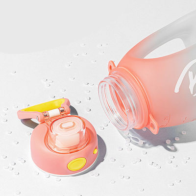 Des bouteilles d'eau pour filles de 950 ml parfaites pour les voyages et la promotion de clubs sportifs