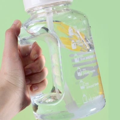 1Bouteille d'eau en plastique personnalisée de style américain pour le remplissage de voitures de sport et de gym.