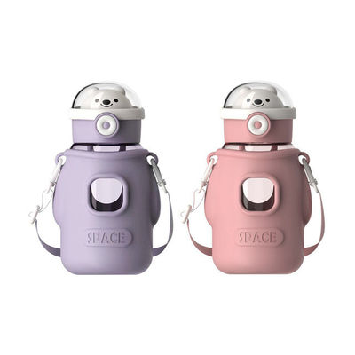 École stockée étanche Tritan Bouteille d'eau potable avec couvercle de paille réutilisable Voyage Sports Camping Enfants tasse d'eau en plastique