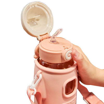 École stockée étanche Tritan Bouteille d'eau potable avec couvercle de paille réutilisable Voyage Sports Camping Enfants tasse d'eau en plastique