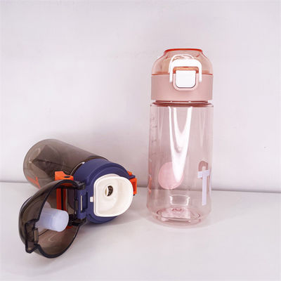 Bouteilles d'eau en plastique Tritan imprimées sur mesure multifonctionnelles pour les activités de camping en plein air