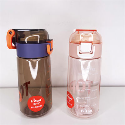 Bouteilles d'eau en plastique Tritan imprimées sur mesure multifonctionnelles pour les activités de camping en plein air