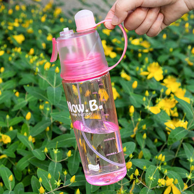 Bouteille d'eau de sport en plastique avec fonction de brume de refroidissement