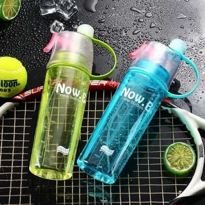 Bouteille d'eau de sport en plastique avec fonction de brume de refroidissement