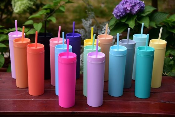 Plusieurs styles de conception Bouteilles d'eau en plastique de qualité alimentaire de 16 oz pour le tumbler