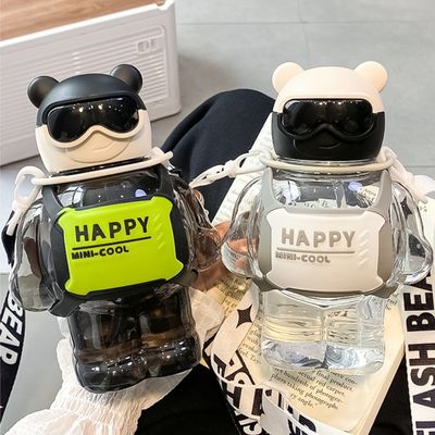 Bouteille d'eau de grande capacité avec une corde et des ours mignons