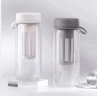 Salle de sport d'activités en plein air Bouteille d'eau en plastique portable avec infuseur de thé et ligne de capacité