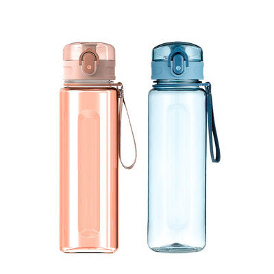 Bouteille d'eau potable en plastique sport portable de 650 ml avec coq 2023 Design Product