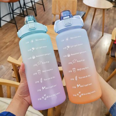 Bouteille d'eau de grande capacité de couleur progressive de 2000 ml avec couvercle pour les sports de plein air