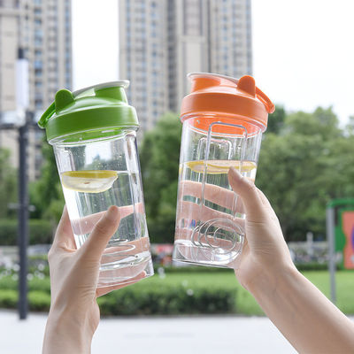 Coupe à shaker portable en poudre de protéines avec méthode de consommation directe et boule métallique