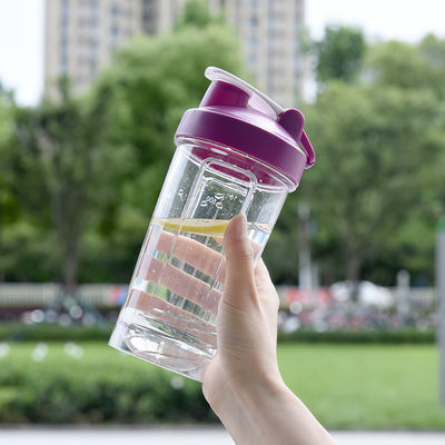 Coupe à shaker portable en poudre de protéines avec méthode de consommation directe et boule métallique