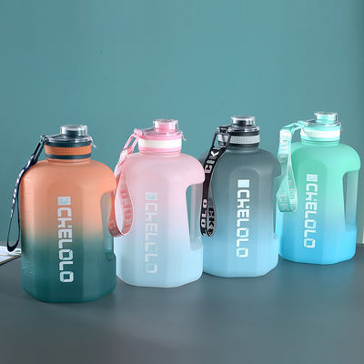 Logo personnalisé de l'acheteur commercial 1.6L 2.2L Bouteille d'eau pour gymnase Coupe de sport Voyage en plastique