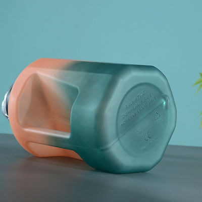 Logo personnalisé de l'acheteur commercial 1.6L 2.2L Bouteille d'eau pour gymnase Coupe de sport Voyage en plastique