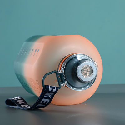 Logo personnalisé de l'acheteur commercial 1.6L 2.2L Bouteille d'eau pour gymnase Coupe de sport Voyage en plastique