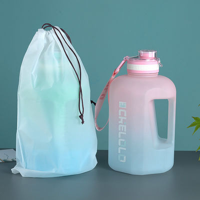 Logo personnalisé de l'acheteur commercial 1.6L 2.2L Bouteille d'eau pour gymnase Coupe de sport Voyage en plastique