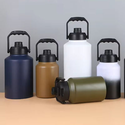 Améliorez vos aventures en plein air avec cette grande bouteille d'eau en acier inoxydable
