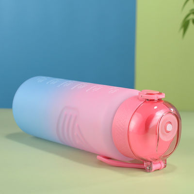 Donnez l'échantillon 1L plastique BPA libre Sport Gym bouteille d'eau avec marqueur de temps et paille
