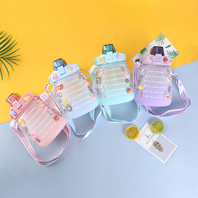 Service orienté client Bouteille d'eau pour enfants de 45 oz avec autocollant et grande capacité