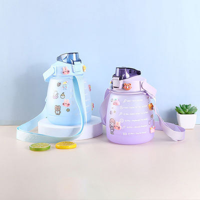 Service orienté client Bouteille d'eau pour enfants de 45 oz avec autocollant et grande capacité