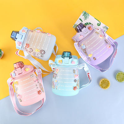 Service orienté client Bouteille d'eau pour enfants de 45 oz avec autocollant et grande capacité
