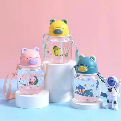 Bouteille d'eau de paille pour enfants légère et durable anti-chute avec design d'ours mignon