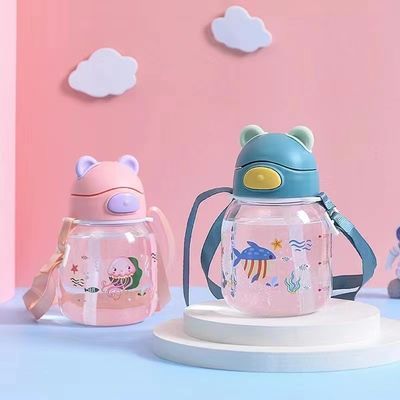 Bouteille d'eau de paille pour enfants légère et durable anti-chute avec design d'ours mignon