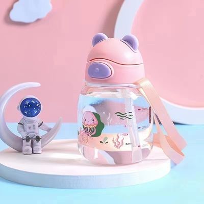 Bouteille d'eau de paille pour enfants légère et durable anti-chute avec design d'ours mignon