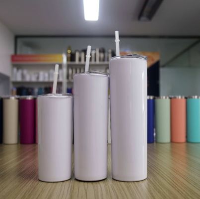 Une tasse de voyage isolée en paille créative sur mesure en acier inoxydable 304