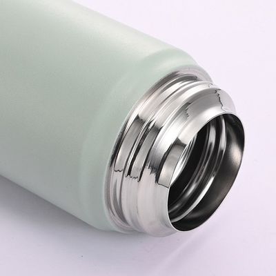 Design contemporain Bouteille d'eau en acier inoxydable de 500 ml/600 ml avec poignée de corde