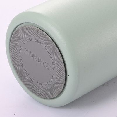 Design contemporain Bouteille d'eau en acier inoxydable de 500 ml/600 ml avec poignée de corde