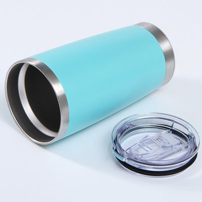 Une tasse de café en acier inoxydable à double paroi
