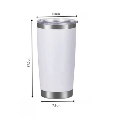 Une tasse de café en acier inoxydable à double paroi