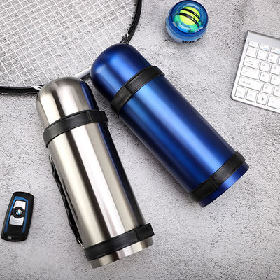 Améliorez votre équipement de voyage avec cette bouteille d'eau en acier inoxydable portable à double paroi