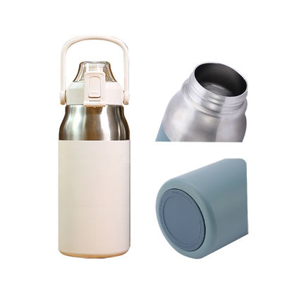 Bouteille en acier inoxydable isolée sous vide et réutilisable avec couvercle en paille et poignée