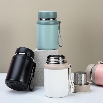 Restez hydraté lors de votre aventure de camping avec cette bouteille d'eau isolée en acier inoxydable