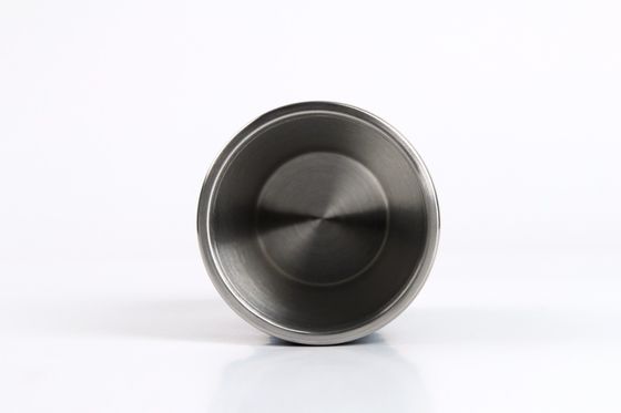 Une tasse de café isolée 24-105 avec une capacité de 401-500 ml et une imprimante de logo